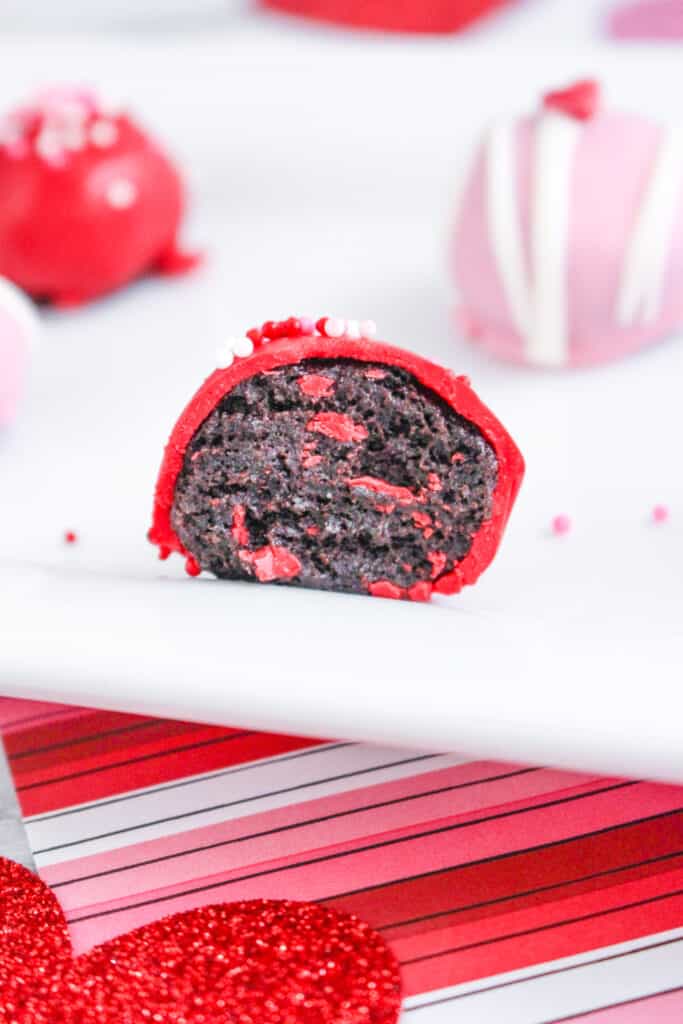 Discover the perfect Valentine's Day treat with our easy no-bake Oreo truffle recipe. Simple ingredients transform into delicious, bite-sized truffles with pink candy coating, ideal for gifting or indulging. 