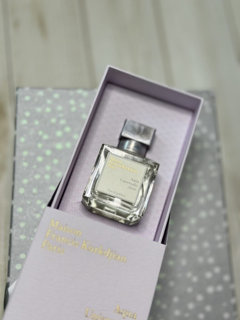 Aqua Universalis Forte perfume