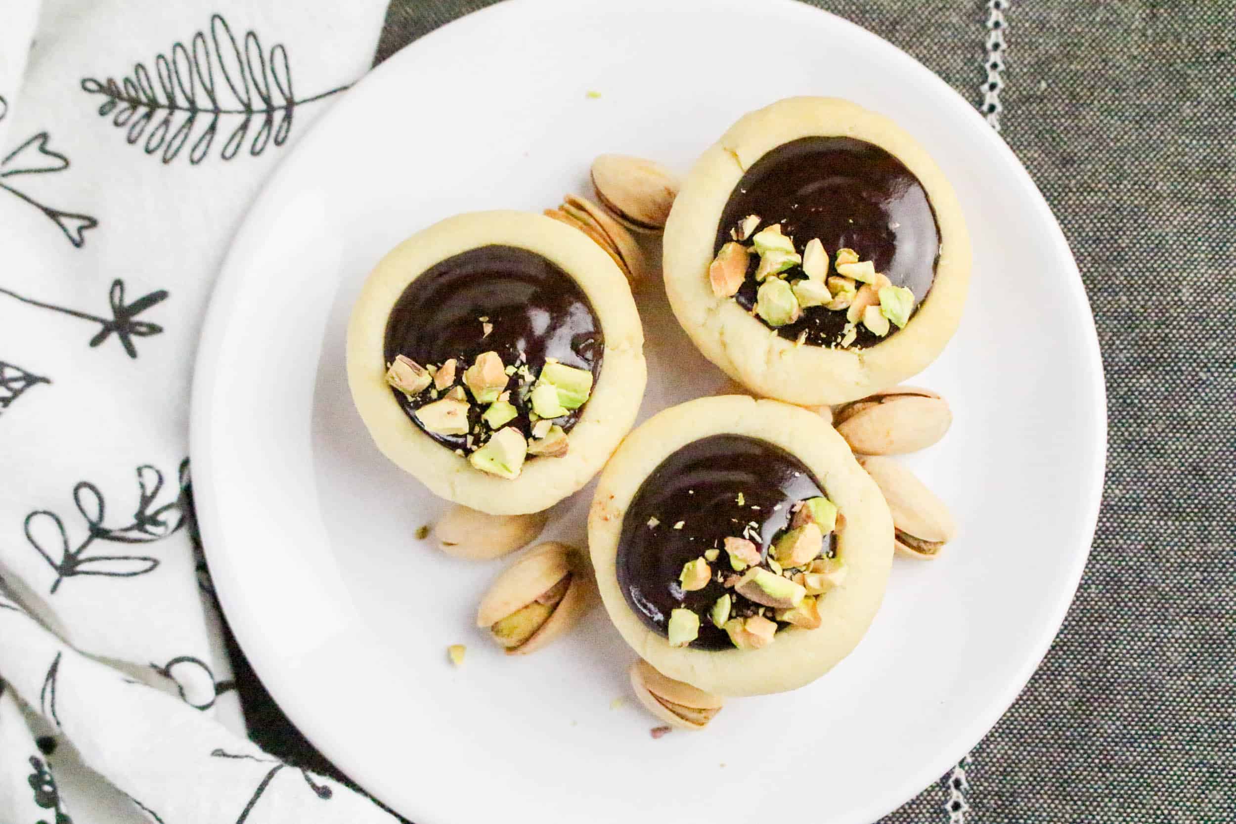 This easy chocolate mini tarts recipe features buttery tart shells filled with rich chocolate ganache. Perfect for parties, holidays, or special occasions—make ahead and top with pistachios, berries, or sea salt.